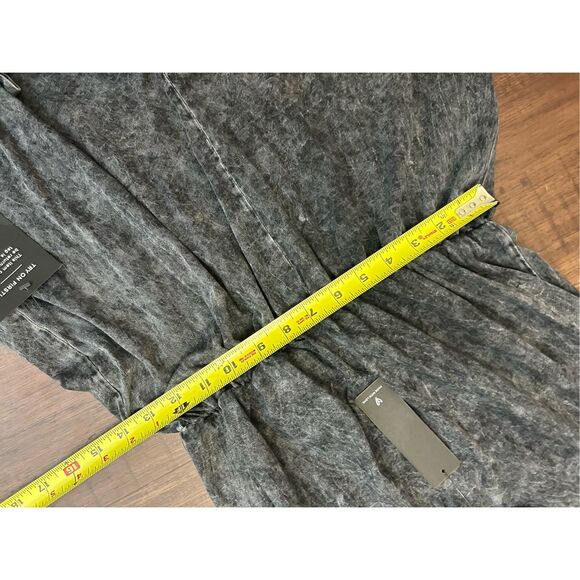 Lulu’s NWT Casual Cutie Washed Gray Short Sleeve Romper, Sz Medium, MP $58 - Picture 4 of 13